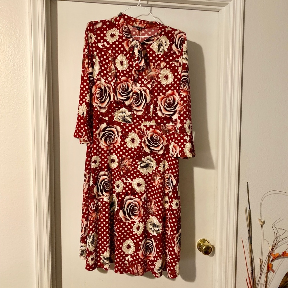 Ladies Glamour Brand Dress ( Worn once)!!🌹